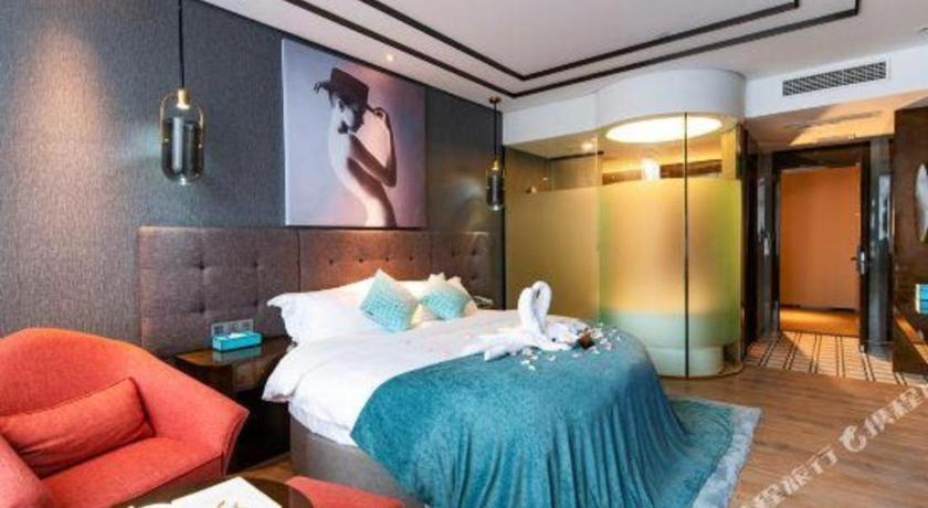 Xana Hotelle-Hotel Luzhou Baizitu Square Exterior photo